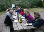 Till kvällen när vi var hungriga serverades god sommarmat. Detta hade Bo-Göran med sig från Halmstad.